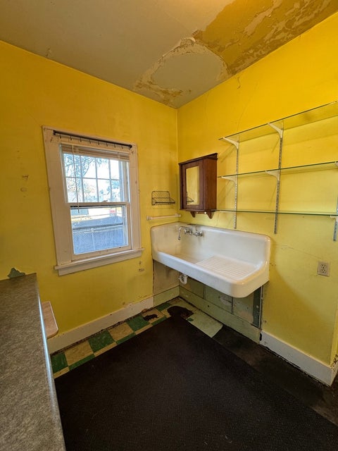 Tiny photo for 918 W Locust Street, Davenport, IA 52804 (MLS # 12770772)