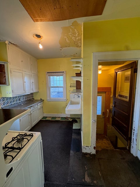 Tiny photo for 918 W Locust Street, Davenport, IA 52804 (MLS # 12770772)