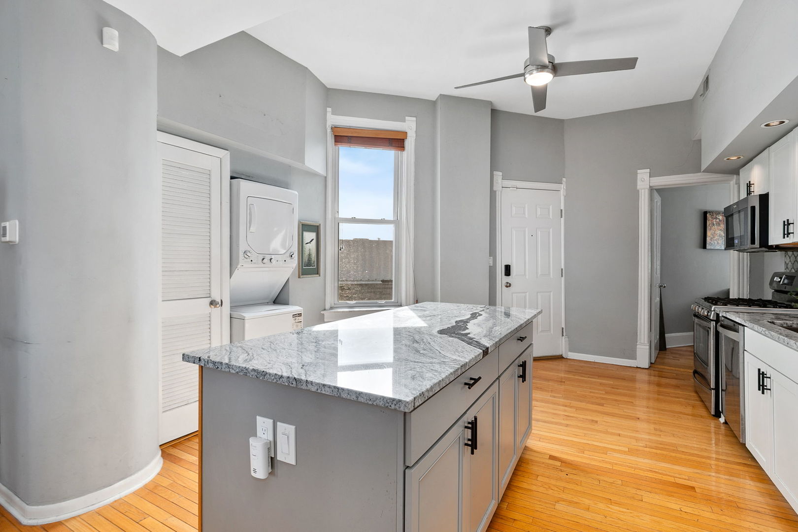 2200 N Clybourn Avenue 3