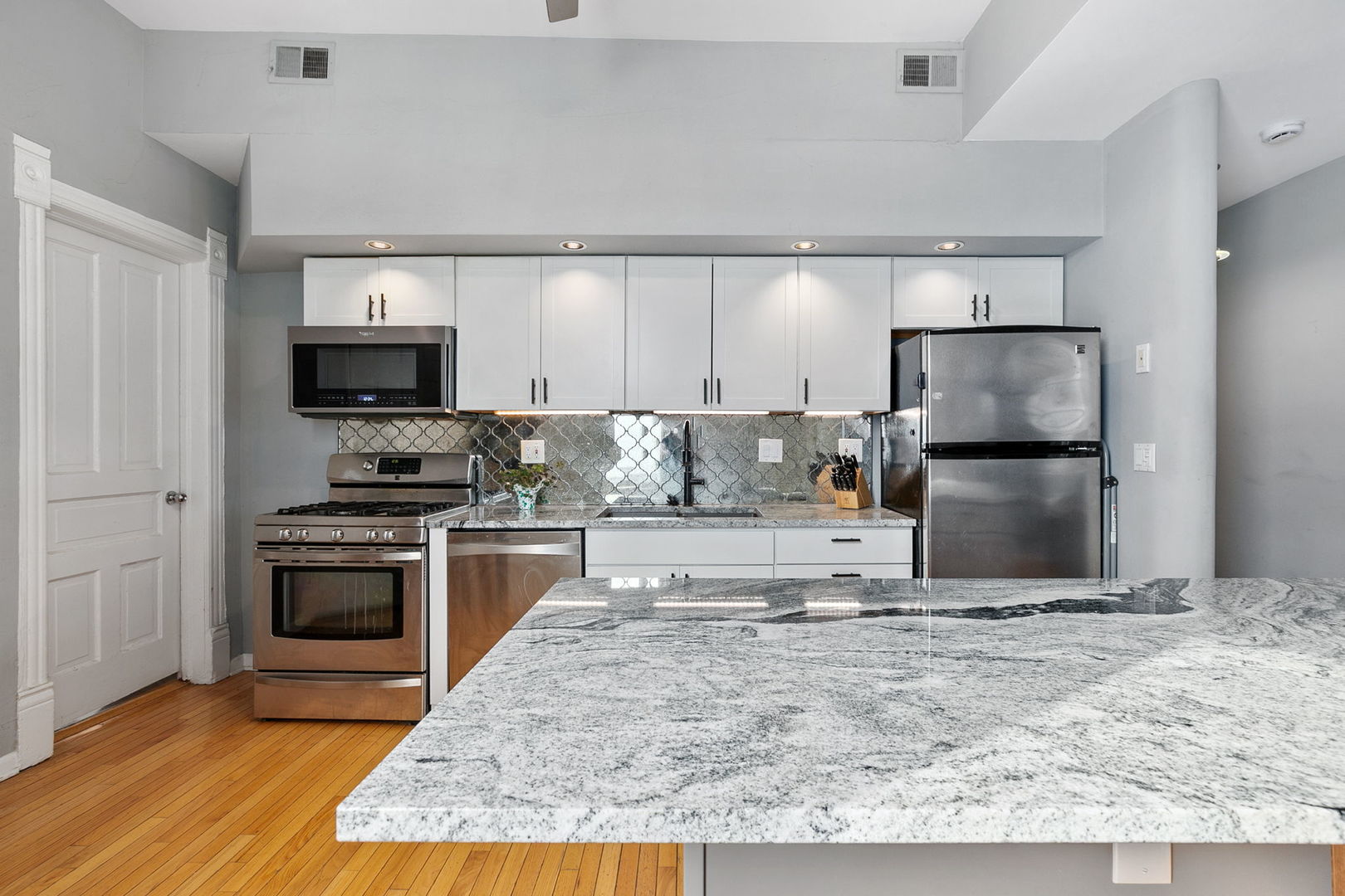 2200 N Clybourn Avenue 3