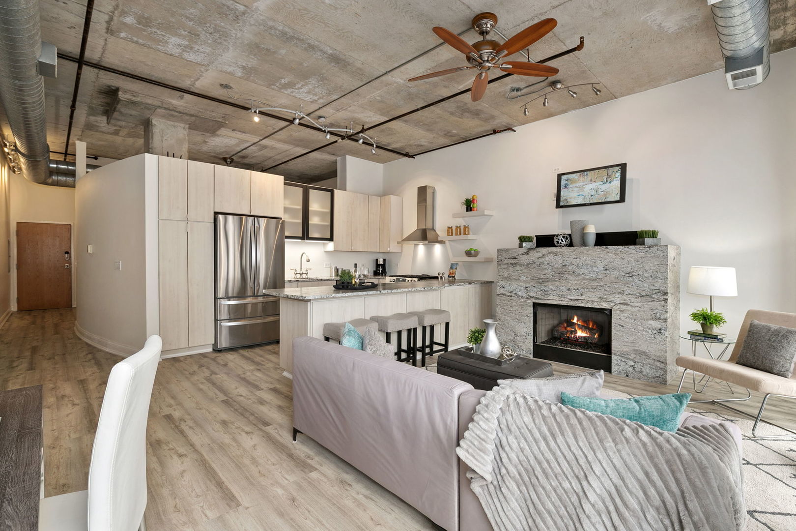 1000 W Adams Street 523