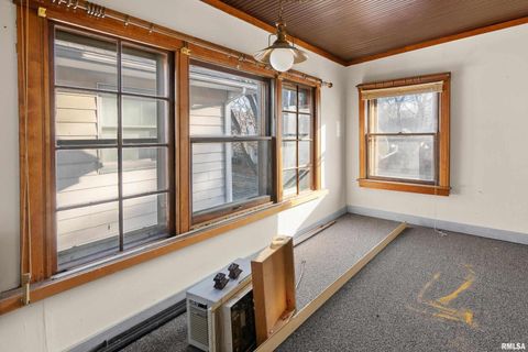 Tiny photo for 402 E Rusholme Street, Davenport, IA 52806 (MLS # QC4269746)