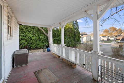 Tiny photo for 402 E Rusholme Street, Davenport, IA 52806 (MLS # QC4269746)