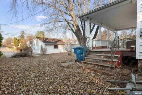 Tiny photo for 402 E Rusholme Street, Davenport, IA 52806 (MLS # QC4269746)