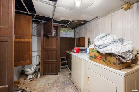 Tiny photo for 402 E Rusholme Street, Davenport, IA 52806 (MLS # QC4269746)