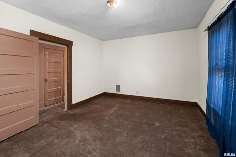 Tiny photo for 402 E Rusholme Street, Davenport, IA 52806 (MLS # QC4269746)