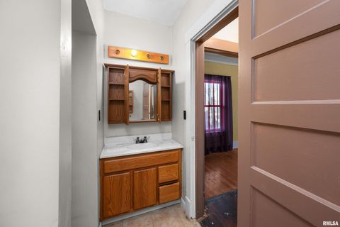 Tiny photo for 402 E Rusholme Street, Davenport, IA 52806 (MLS # QC4269746)