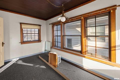 Tiny photo for 402 E Rusholme Street, Davenport, IA 52806 (MLS # QC4269746)