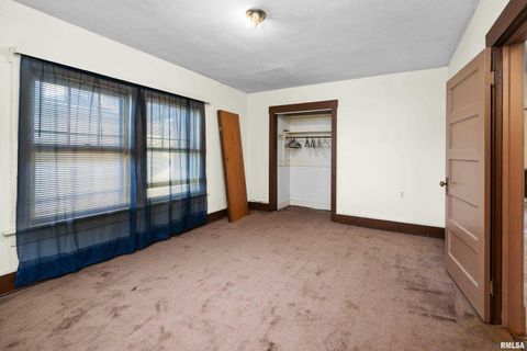 Tiny photo for 402 E Rusholme Street, Davenport, IA 52806 (MLS # QC4269746)