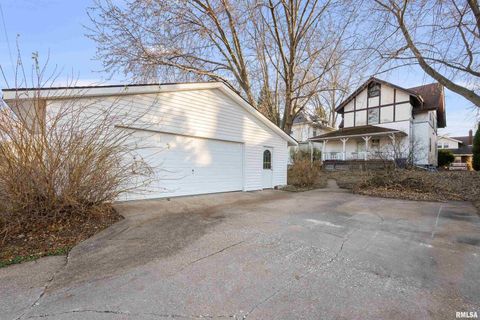 Tiny photo for 402 E Rusholme Street, Davenport, IA 52806 (MLS # QC4269746)