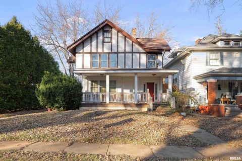 402 E RUSHOLME Street Davenport IA 52803