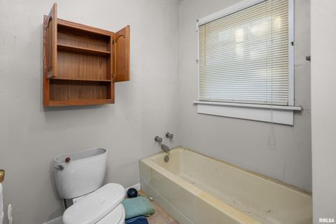 Tiny photo for 402 E Rusholme Street, Davenport, IA 52806 (MLS # QC4269746)