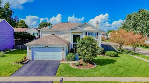 Photo of 1301 Big Oak Trail, Aurora, IL 60506 (MLS # 12745336)
