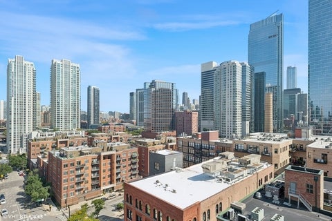 Tiny photo for 200 N JEFFERSON Street #1307, Chicago, IL 60661 (MLS # 12684795)