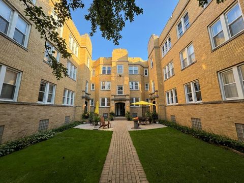 Photo of 1336 W Estes Avenue #1N, Chicago, IL 60626 (MLS # 12490844)