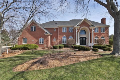 Photo of 5N523 E Lakeview Circle, St. Charles, IL 60175 (MLS # 12655279)