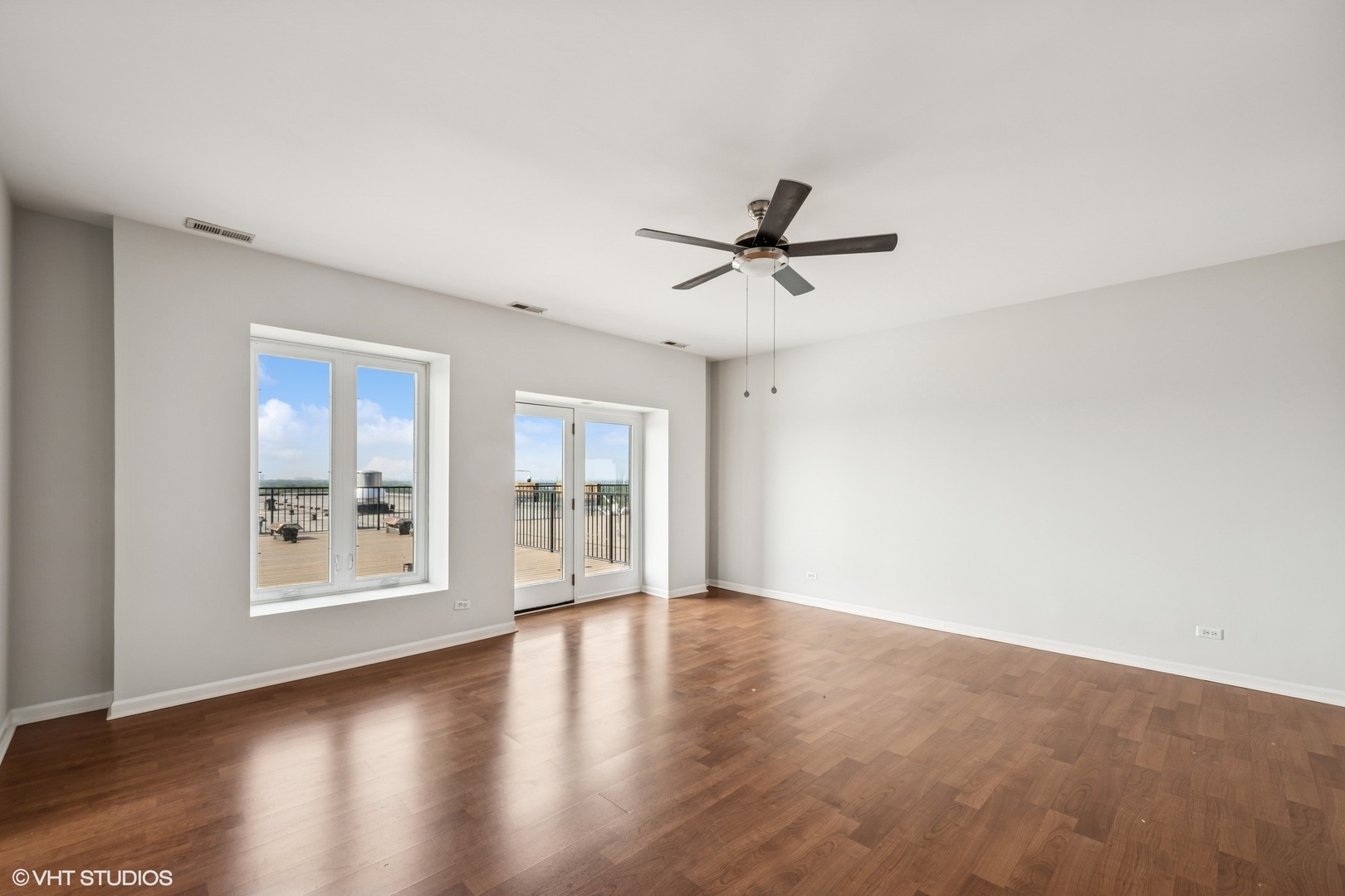 1 Renaissance Place 4PH