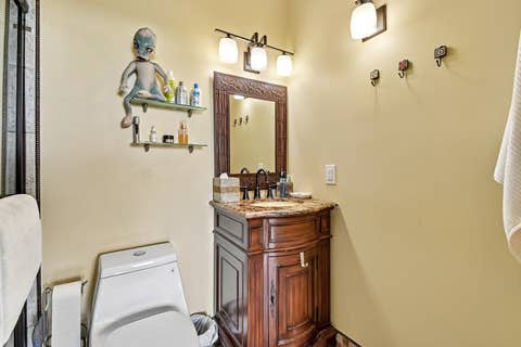 Tiny photo for 3200 N Lake Shore Drive #410, Chicago, IL 60657 (MLS # 12710864)