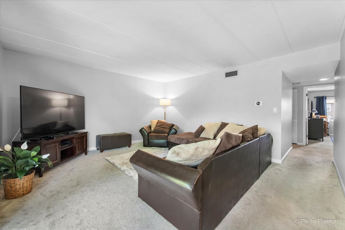210 E Fountainview Lane 2B