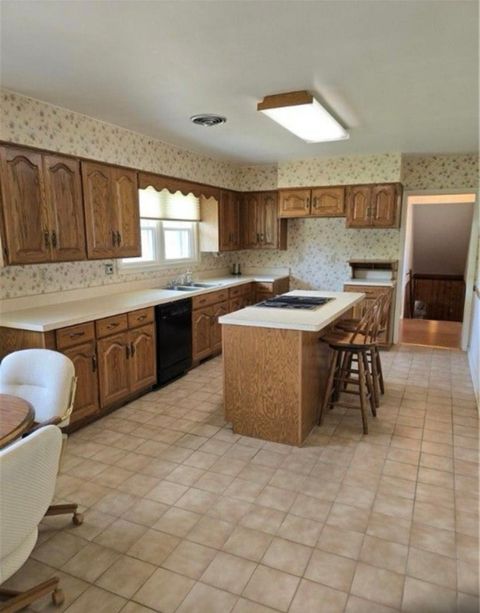 Tiny photo for 9 Orchard Drive, Charleston, IL 61920 (MLS # 12601784)