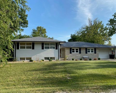 Photo of 9 Orchard Drive, Charleston, IL 61920 (MLS # 12601784)