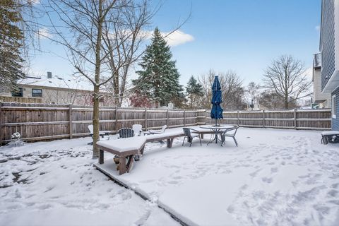 Tiny photo for 37 Monterey Drive, Vernon Hills, IL 60061 (MLS # 12594277)