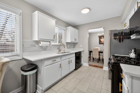 Tiny photo for 37 Monterey Drive, Vernon Hills, IL 60061 (MLS # 12594277)