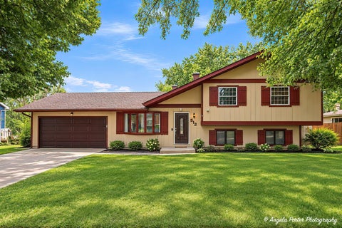 Photo of 512 Silbury Court, McHenry, IL 60050 (MLS # 12746488)
