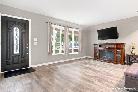 Tiny photo for 512 Silbury Court, McHenry, IL 60050 (MLS # 12746488)