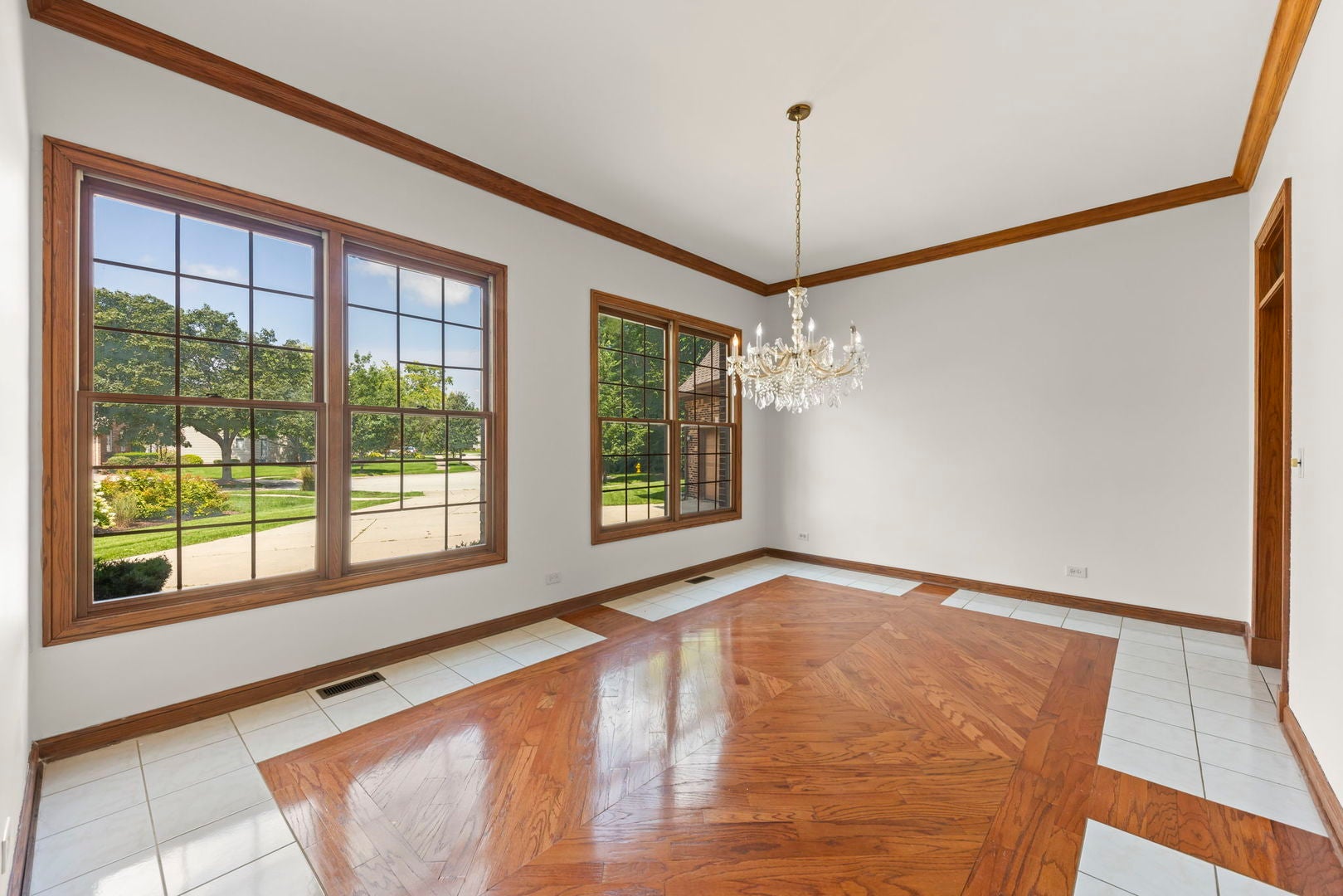 1524 Lloyd Court