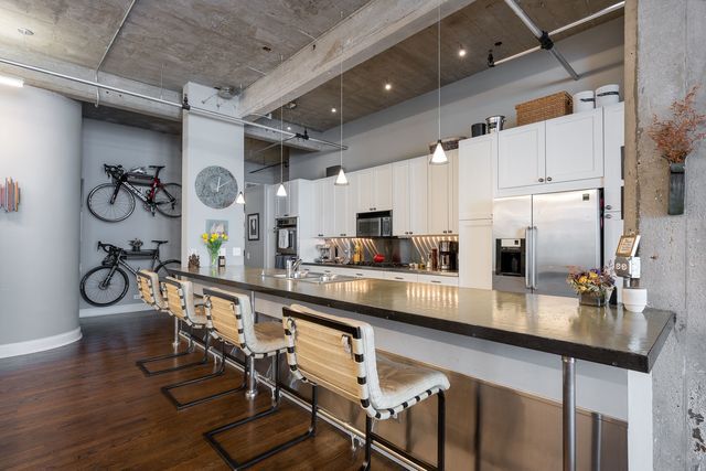 850 W ADAMS Street 6E