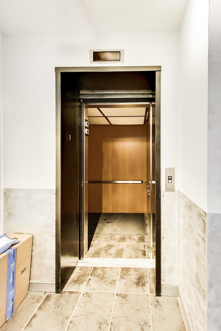 1910 S Michigan Avenue 202