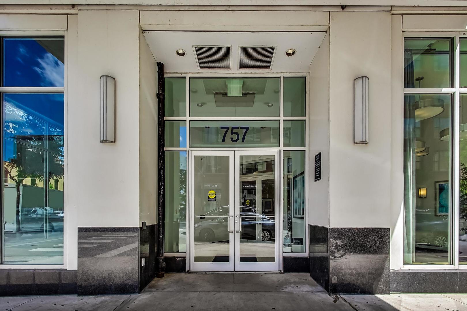 757 N Orleans Street 1006