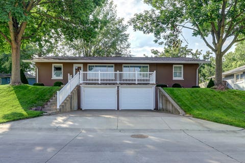Photo of 1237 Harrison Drive, Clinton, IA (MLS # 12741552)