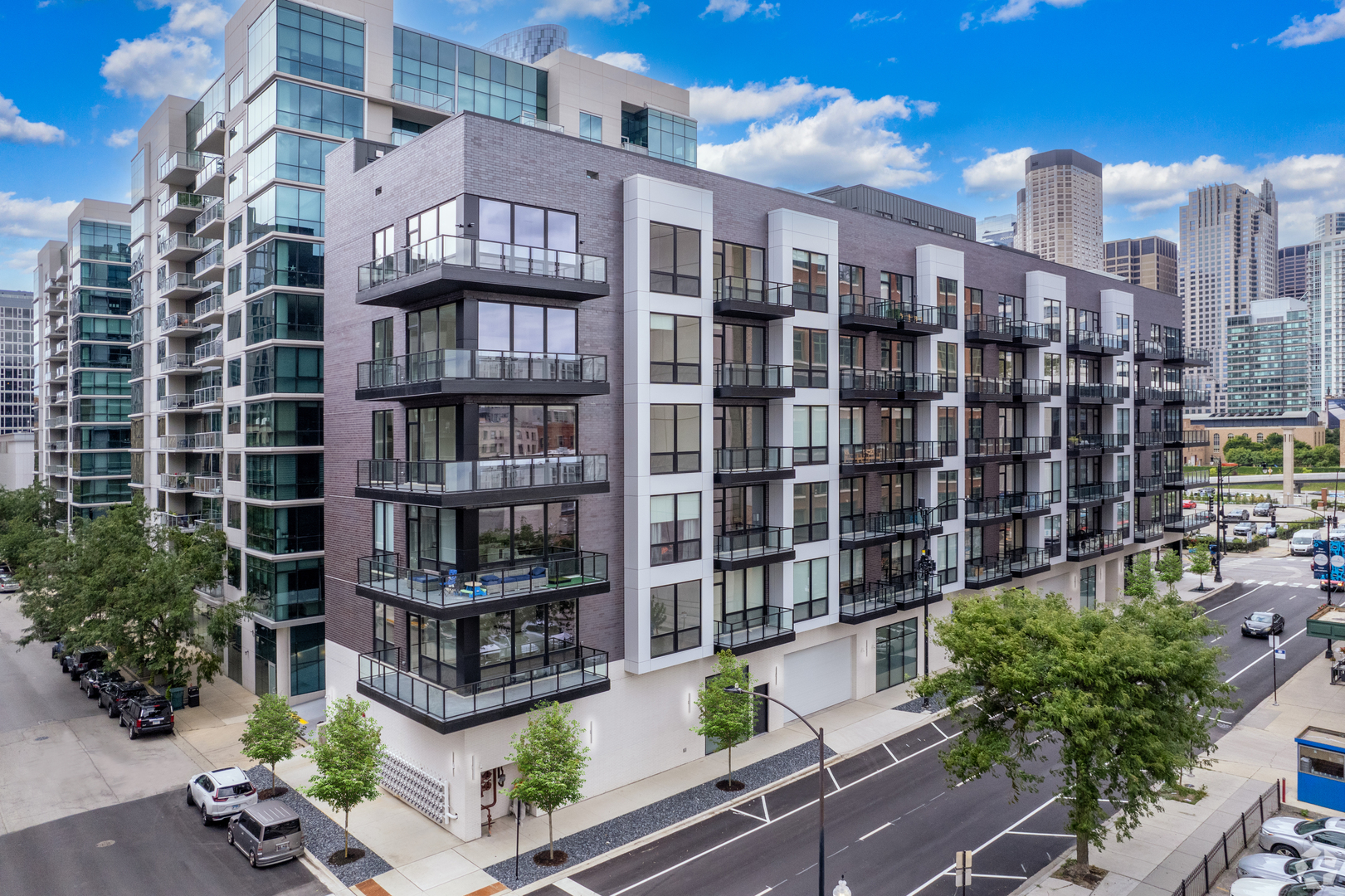 812 W Adams Street 410