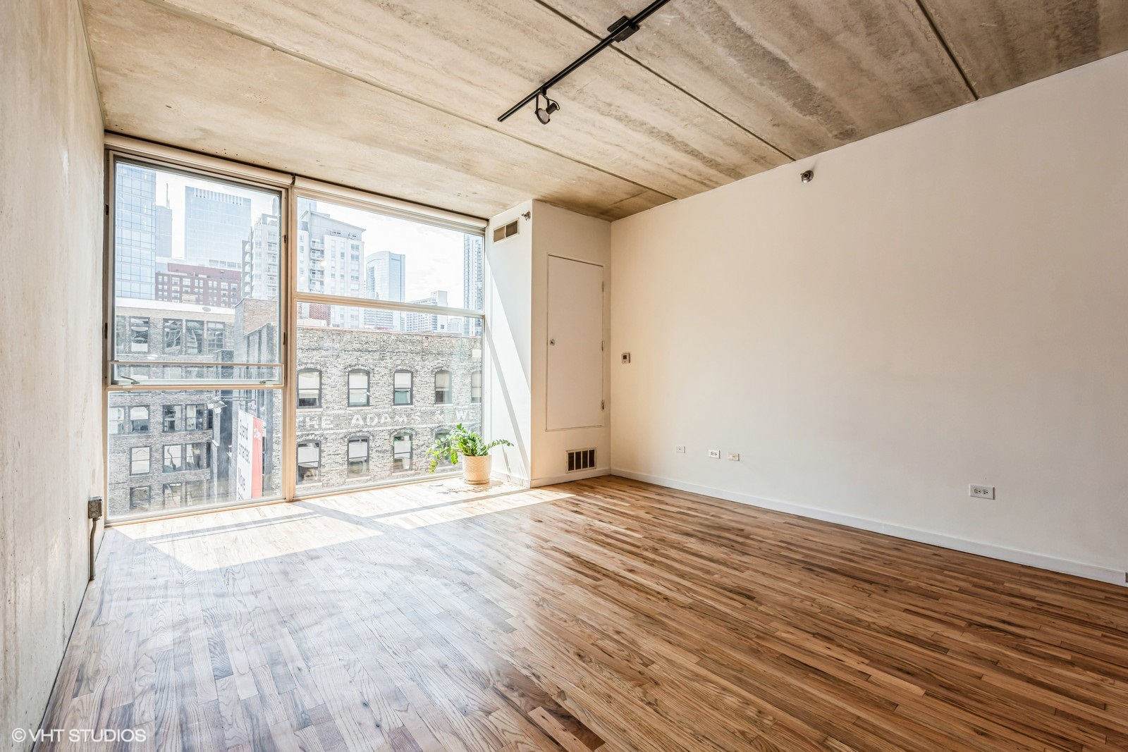 630 N FRANKLIN Street 702