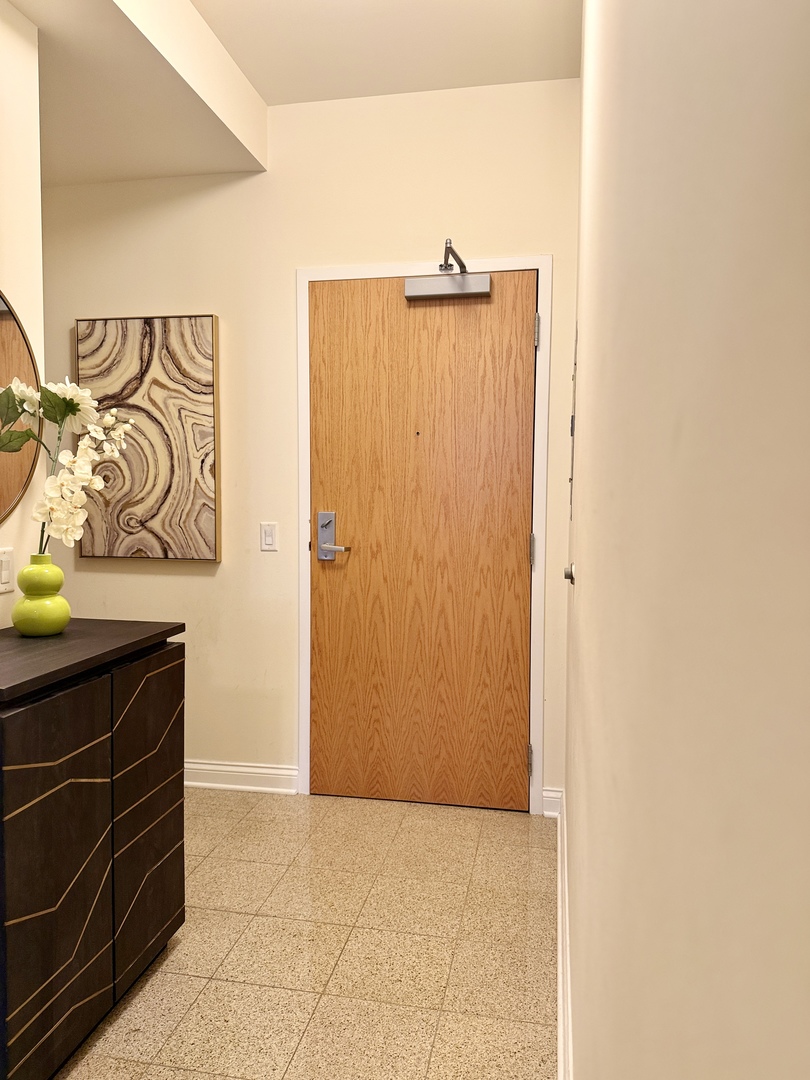 8 W Monroe Street 1105