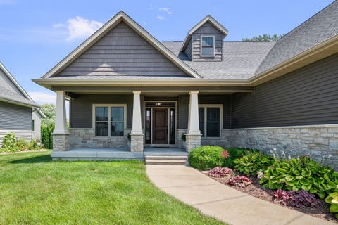 Tiny photo for 813 S 10th Street, Eldridge, IA 52748 (MLS # 12716494)