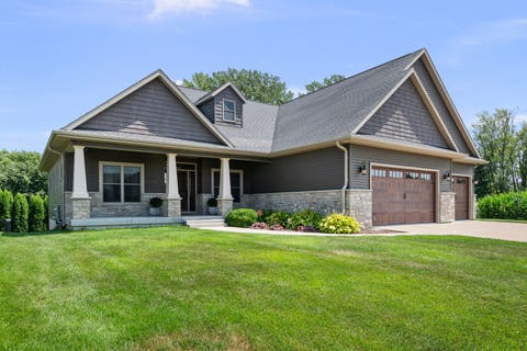 Tiny photo for 813 S 10th Street, Eldridge, IA 52748 (MLS # 12716494)