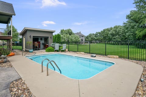 Tiny photo for 813 S 10th Street, Eldridge, IA 52748 (MLS # 12716494)