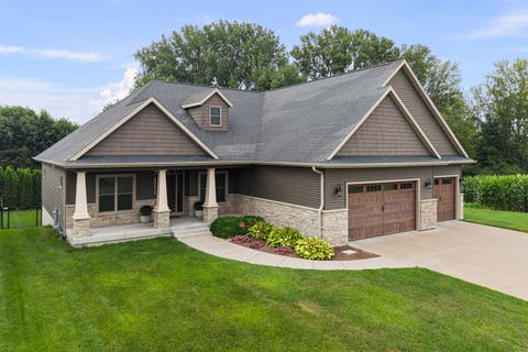 Tiny photo for 813 S 10th Street, Eldridge, IA 52748 (MLS # 12716494)
