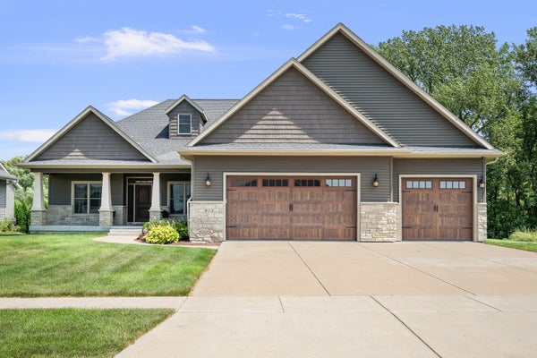 813 S 10TH ST, ELDRIDGE, IA 52748 - Image abb0a4b9dddc178d1dfd0e7f131362cd/2797149313