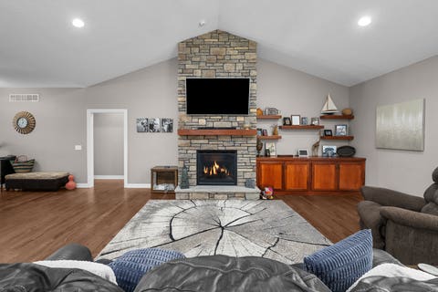 Tiny photo for 813 S 10th Street, Eldridge, IA 52748 (MLS # 12716494)