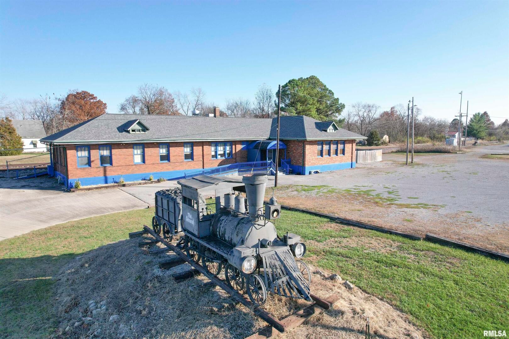 1001 E MAIN Street