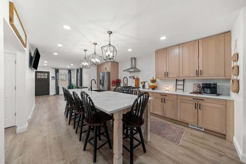 Tiny photo for 338 Lakelawn Boulevard, Aurora, IL 60506 (MLS # 12571393)