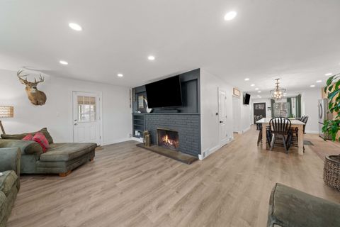 Tiny photo for 338 Lakelawn Boulevard, Aurora, IL 60506 (MLS # 12571393)