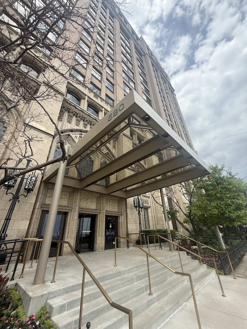 680 N Lake Shore Drive 716