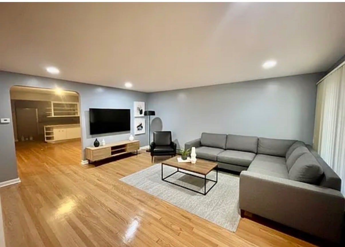 2545 W 115th Street