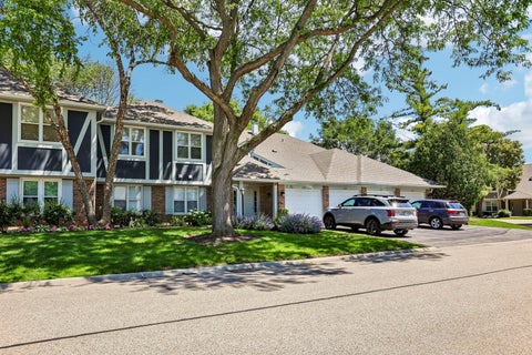 Photo of 1307 Cromwell Court #1307, Vernon Hills, IL 60061 (MLS # 12691428)