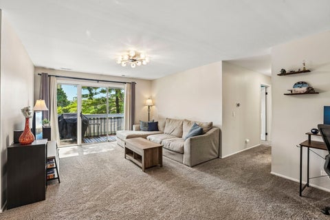 Tiny photo for 1307 Cromwell Court #1307, Vernon Hills, IL 60061 (MLS # 12691428)